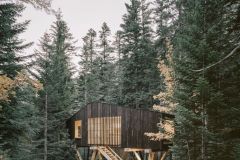 two-cabins-perched-on-stilts-cyril-chenebeau_13