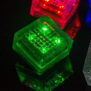 Стеклянная брусчатка светящаяся